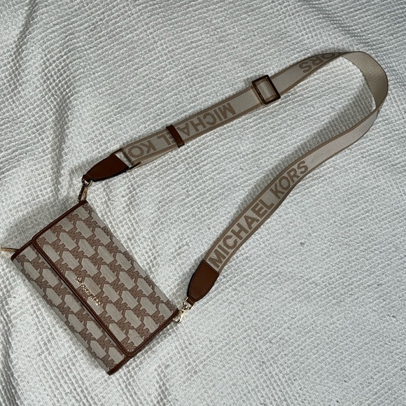 Michael Kors Crossbody Wallet - Picture 2 of 7